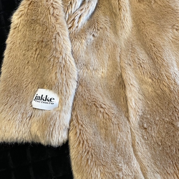 Faux fur oversized jacket by Jakke - Picture 9 of 9